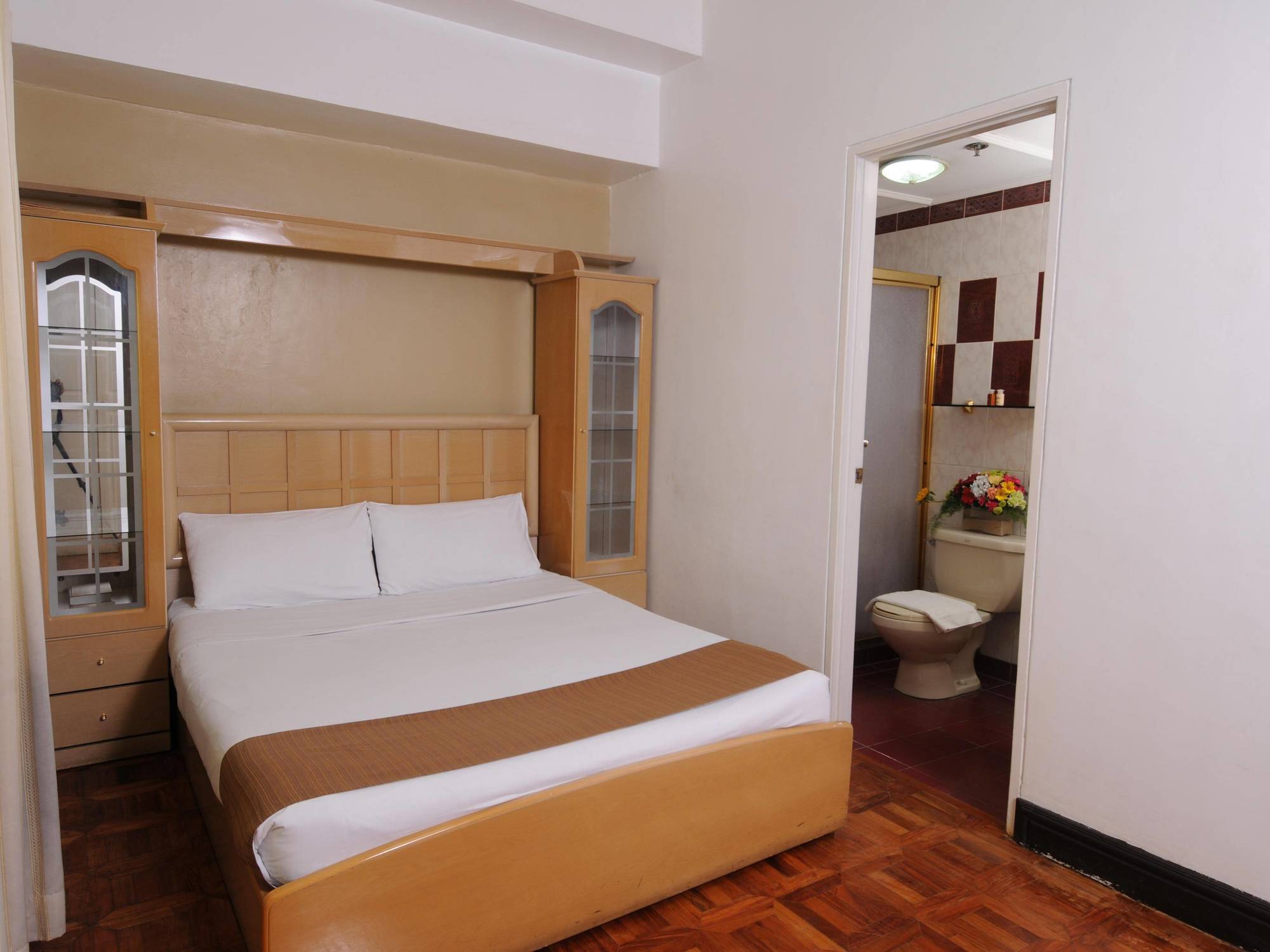 Bsa Suites Makati City Buitenkant foto