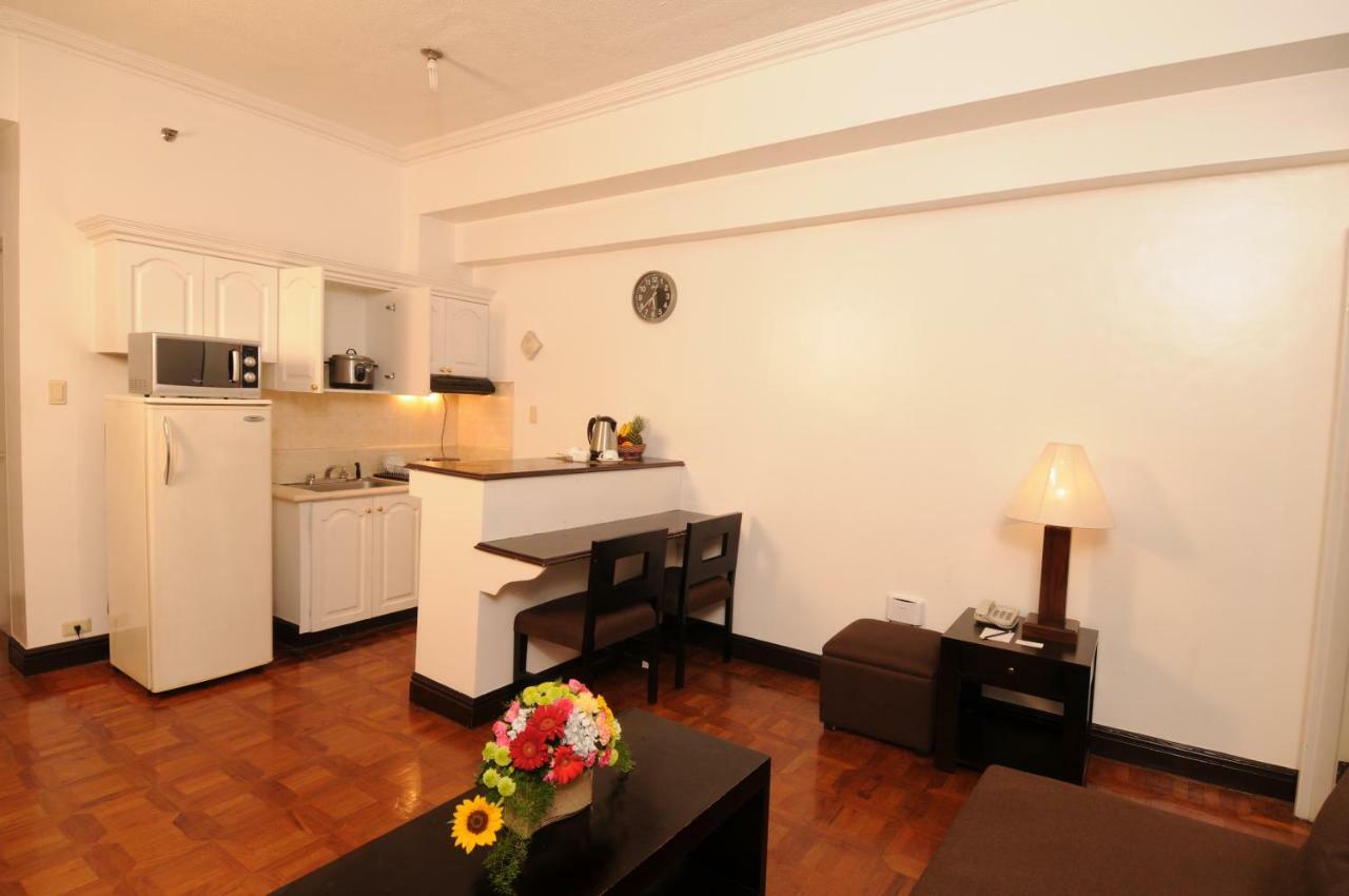 Bsa Suites Makati City Buitenkant foto
