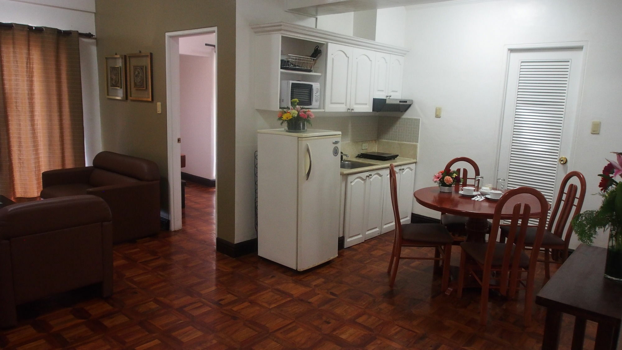 Bsa Suites Makati City Buitenkant foto